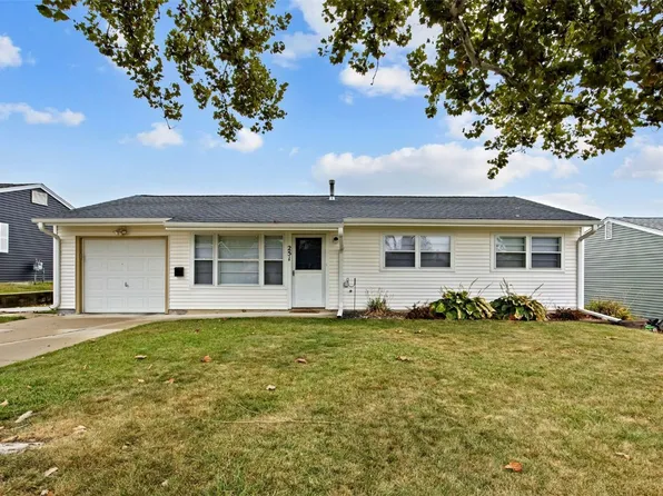 251 Boice Rd NW, Cedar Rapids, IA 52405