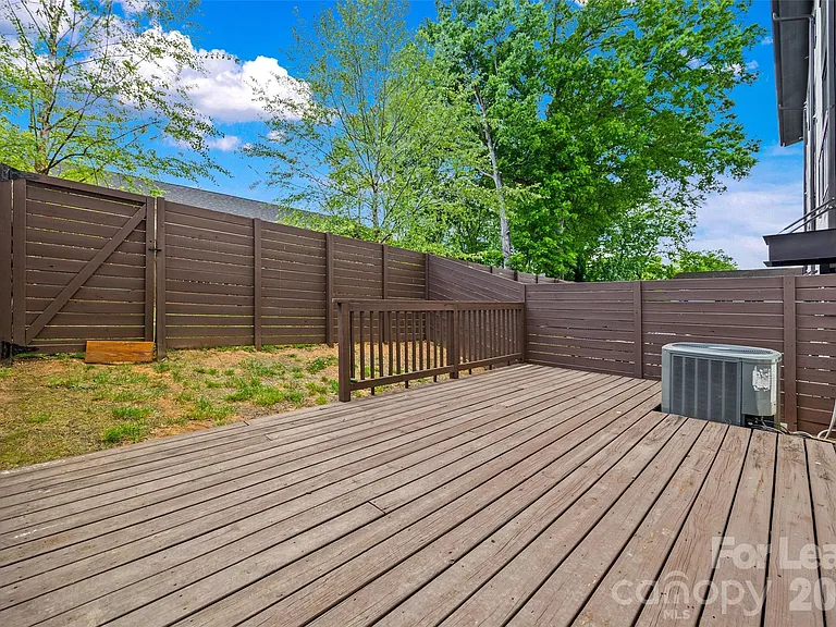 840 E 18th St #C — Photo 22