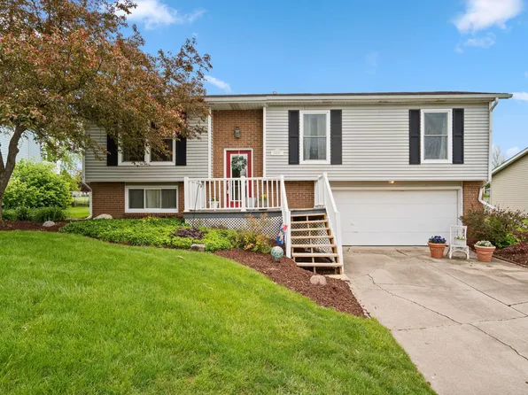 3697 Kingsway Dr, Crown Point, IN 46307