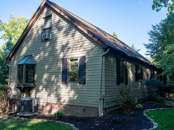 2nd image of 1675 McLaughlin Run Rd