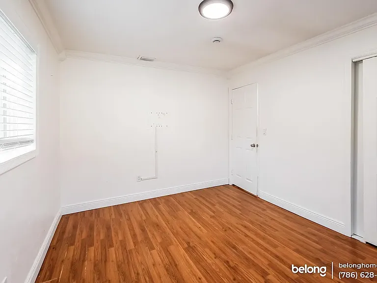 5631 Polk St — Photo 5