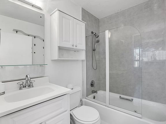 5th image of 404 E 79th St APT 6F