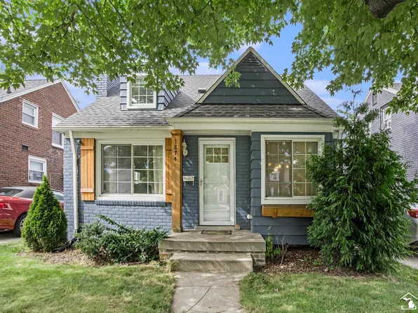 1874 Lancaster St, Grosse Pointe Woods, MI 48236