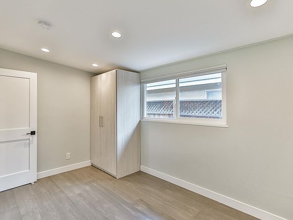5th image of 3477 Golden State Dr