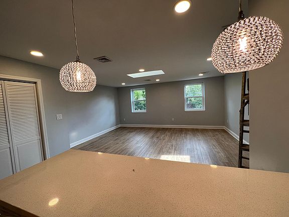 5th image of 1939 Mount Vernon St Floor 3