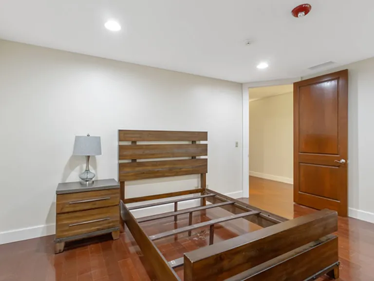 115 E Jefferson St — Photo 11