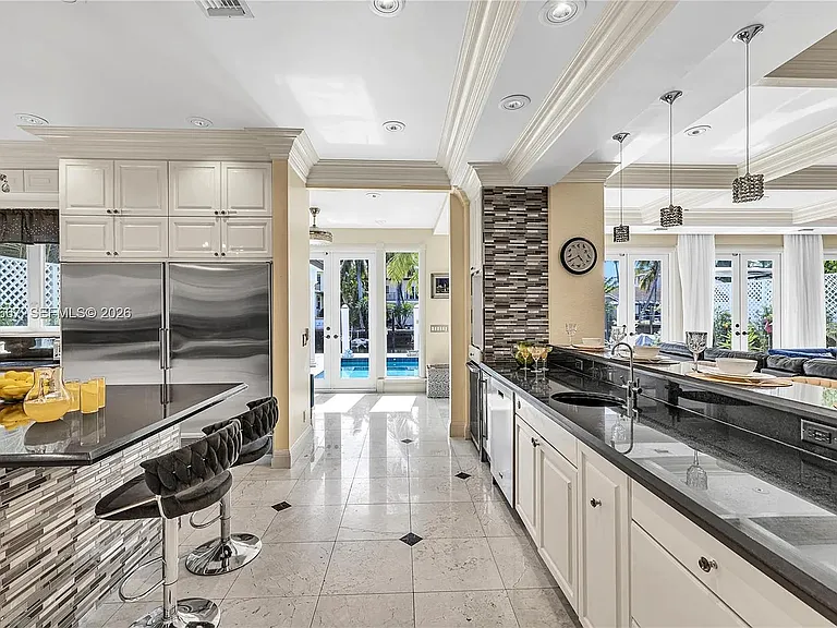 625 SE Poinciana Dr — Photo 13