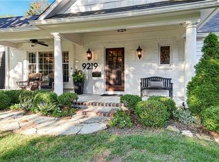 9219 Cherokee Pl, Leawood, KS 66206