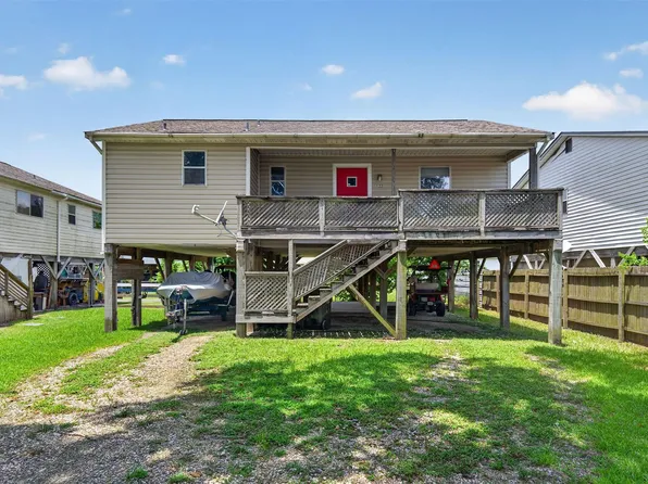 522 Oklahoma Ave, Bacliff, TX 77518