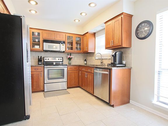 2nd image of 831 Brentwood Point