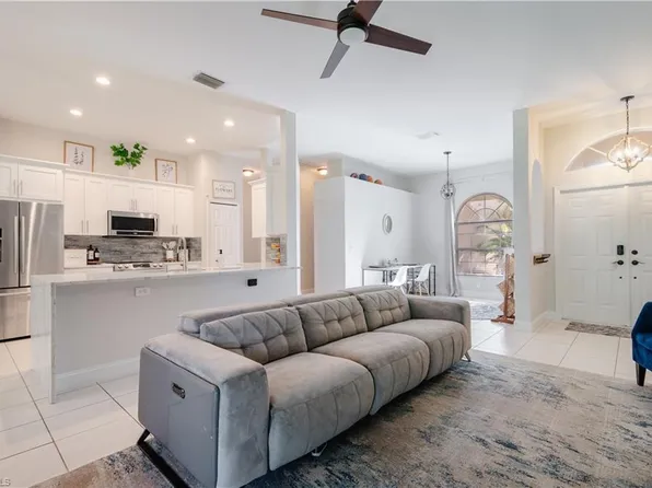 701 Grove DR, NAPLES, FL 34120