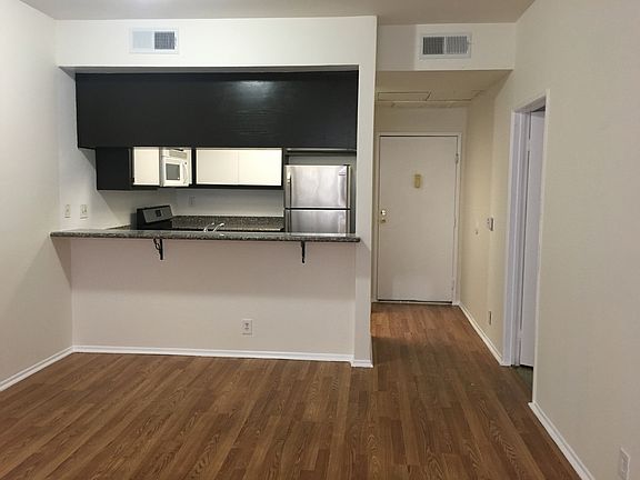 4th image of 1229 N Sycamore Ave APT 312