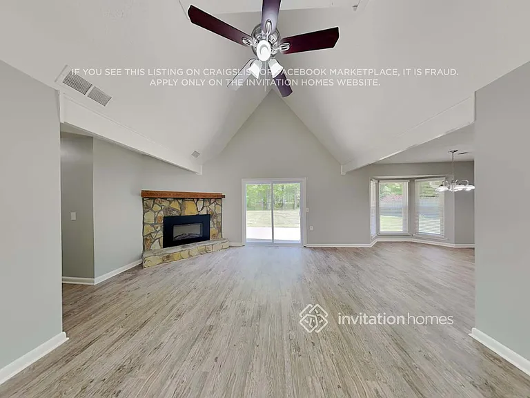3363 Hollyridge Trl SW — Photo 4