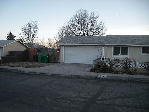 3rd image of 3227 Gordonia Dr