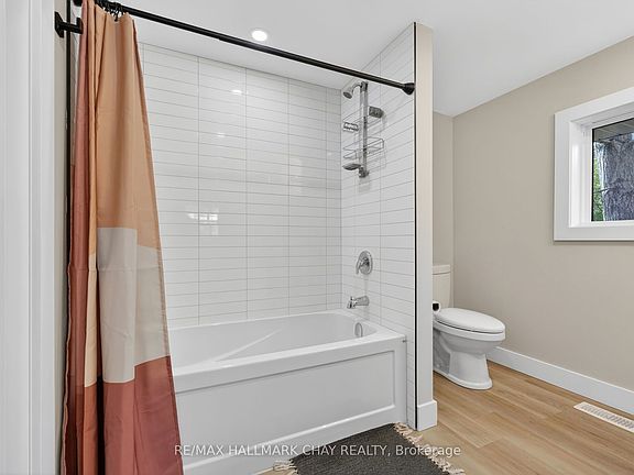 5th image of 8717 Beachwood Rd