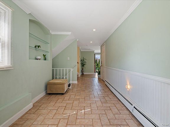 3rd image of 7 Plainview Road