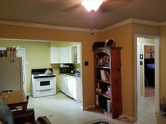 3rd image of 1421 McCauley Ave