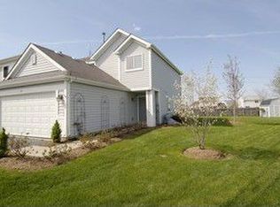 17 Andover Ct #A, South Elgin, IL 60177