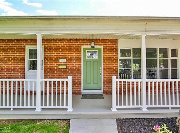 4th image of 2020 Johnston Dr