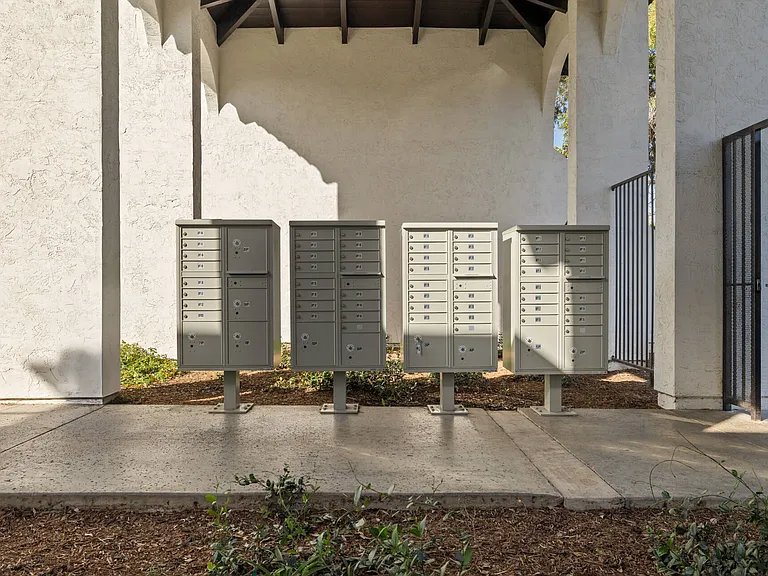 Valle at 9121 Kenwood — Photo 17