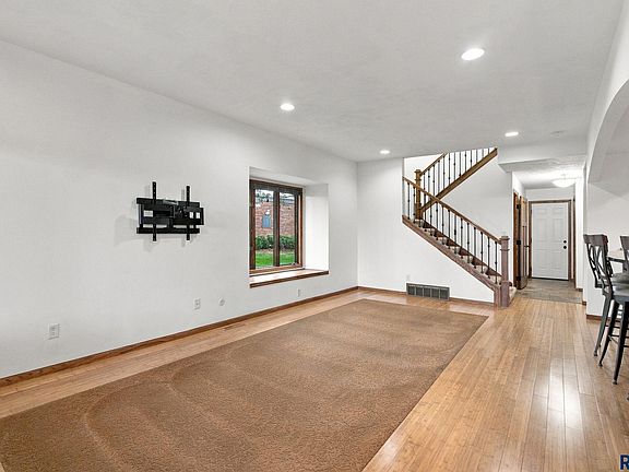 5th image of 2901 S Ridgeview Way