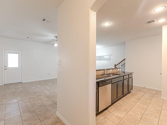4th image of 13527 Vista De Oro St