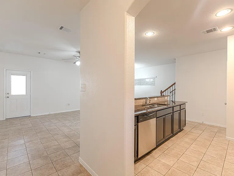 13527 Vista De Oro St — Photo 4
