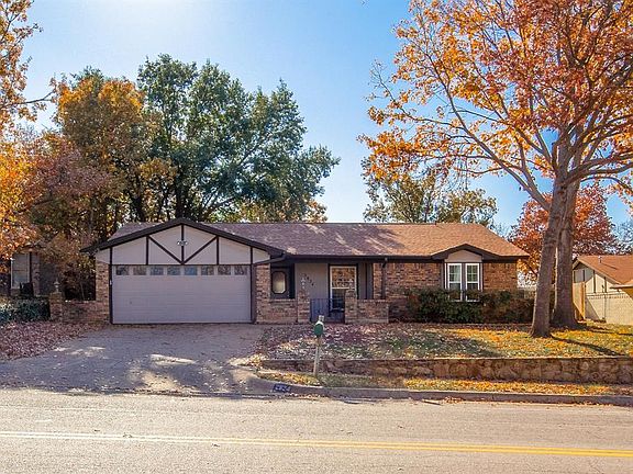 2nd image of 2824 Cummings Dr