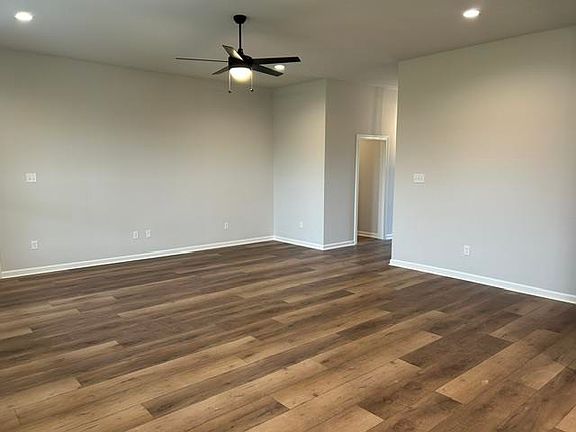 2nd image of 1505 Hamlet Ln