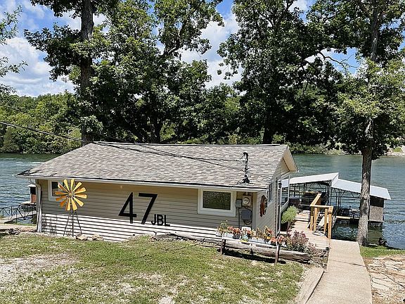 3rd image of 47 Jay Bird Ln