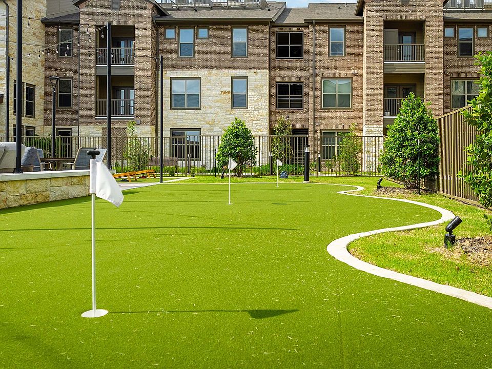 Outdoor Putting Green