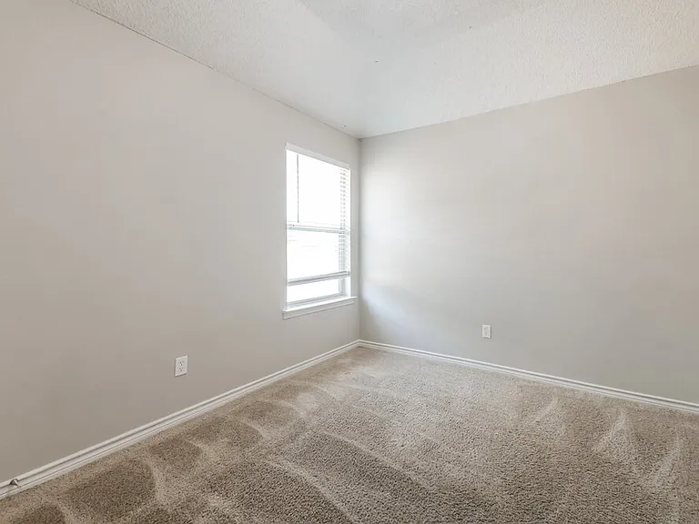 6902 Graham Dr — Photo 15