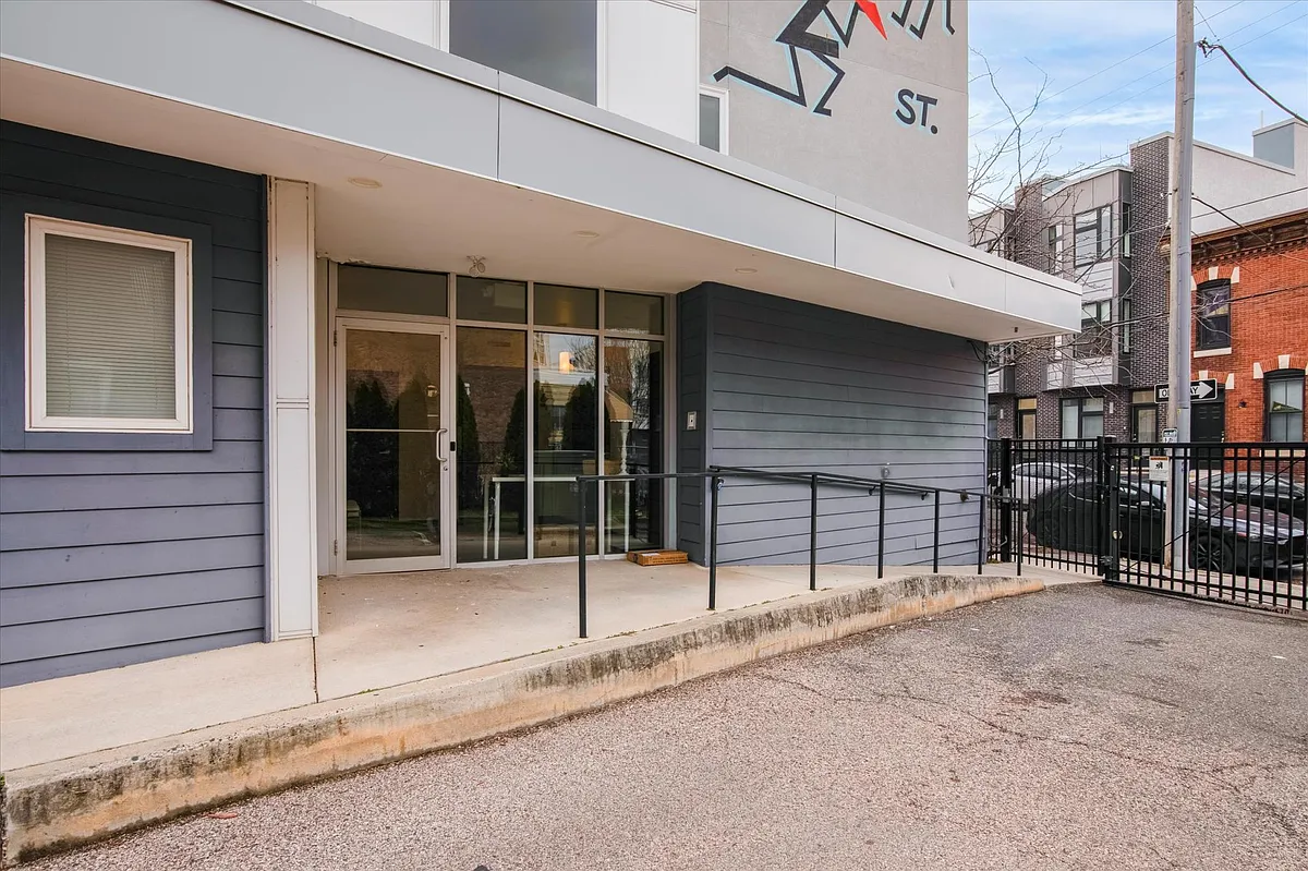Building Photo - 1238 N 28th St #3D