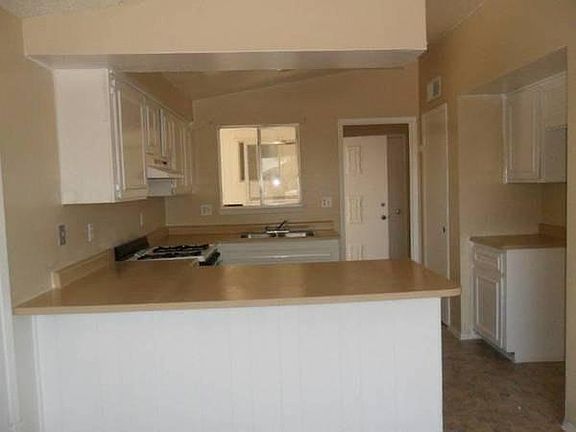 4th image of 5800 Pompano Ave