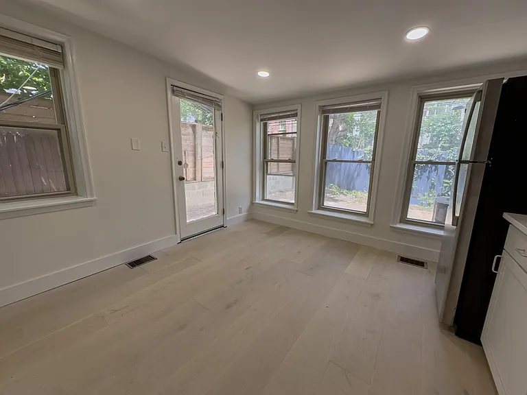 1919 Mount Vernon St #1R — Photo 11