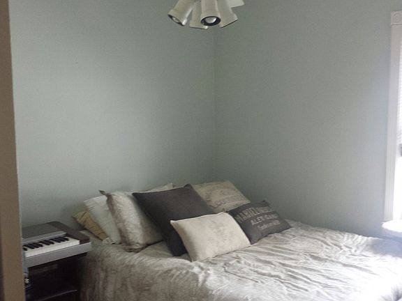 2nd image of 723 Irving Ave