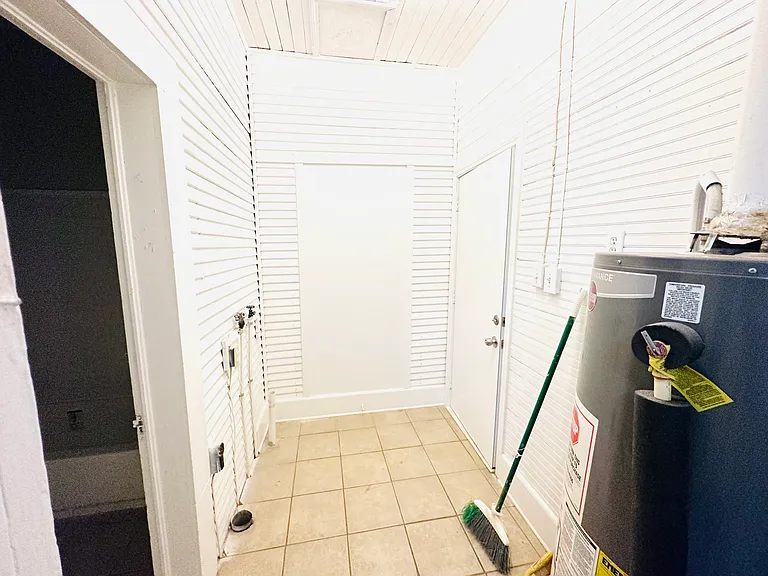 513 E Barger St #A — Photo 10