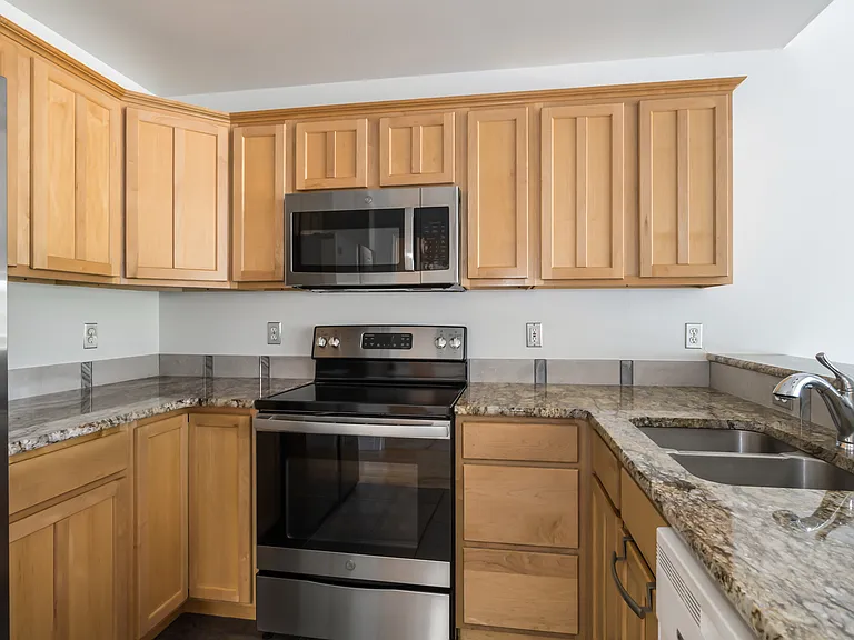 78 SW Allen Rd #3 — Photo 7