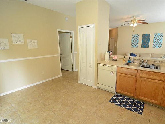KITCHEN BREAKFAST NOOK