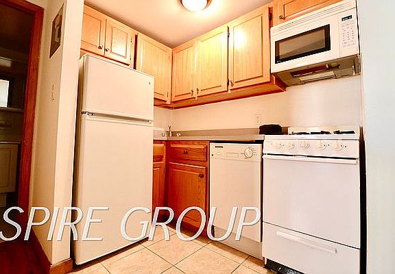 2nd image of 646 10th Ave APT 1B