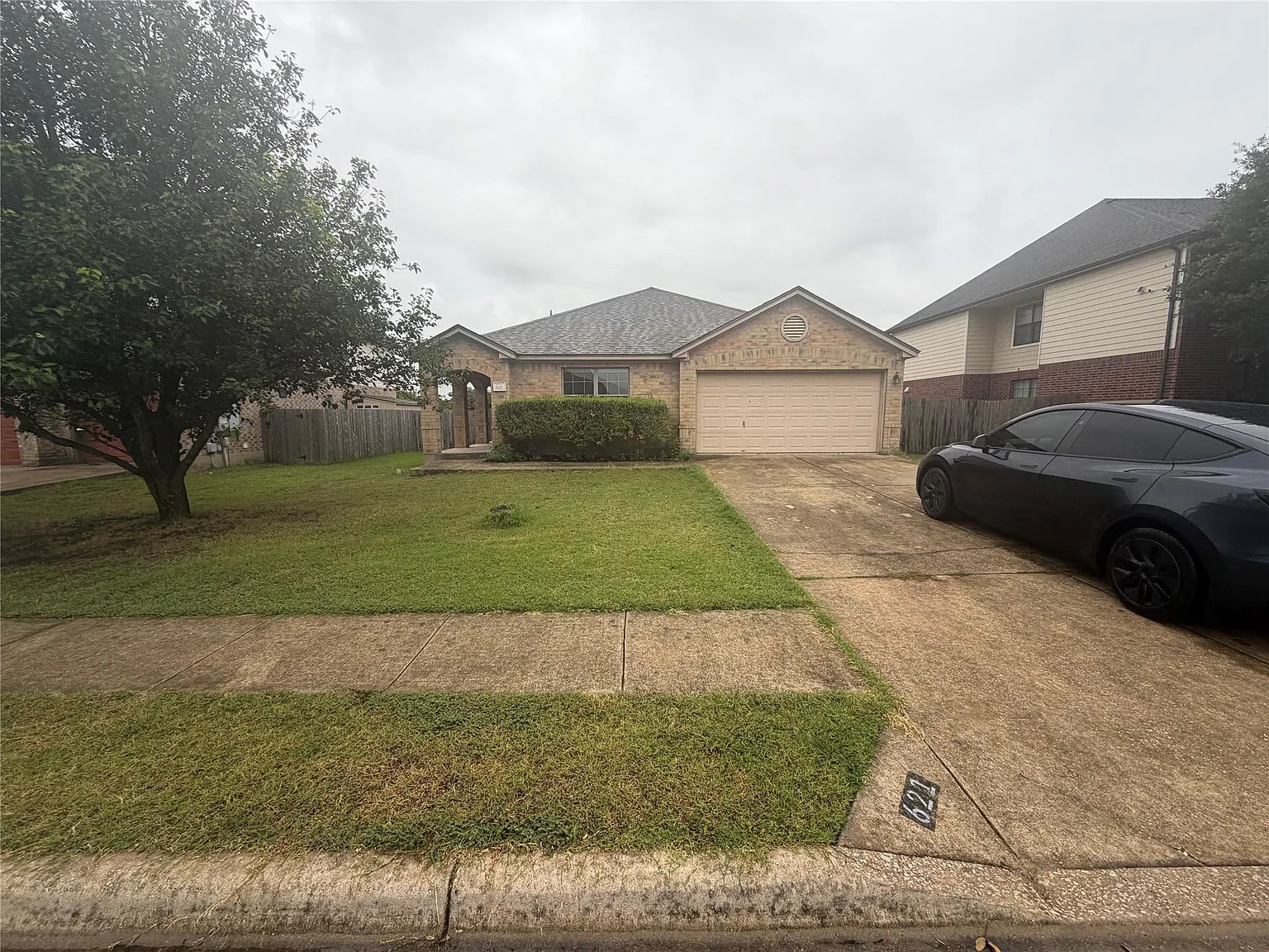 4 bed, 2.0 bath, 2030 sqft, $2,000 — Photo 1