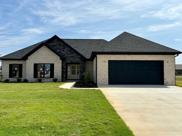 196 Wynchase Dr E, Muscle Shoals, AL 35661