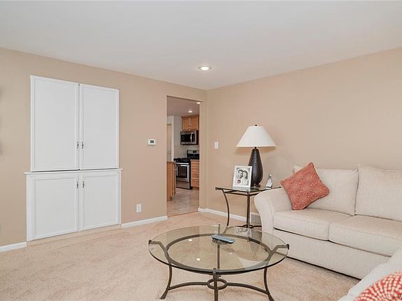 3rd image of 136 Vern Ln