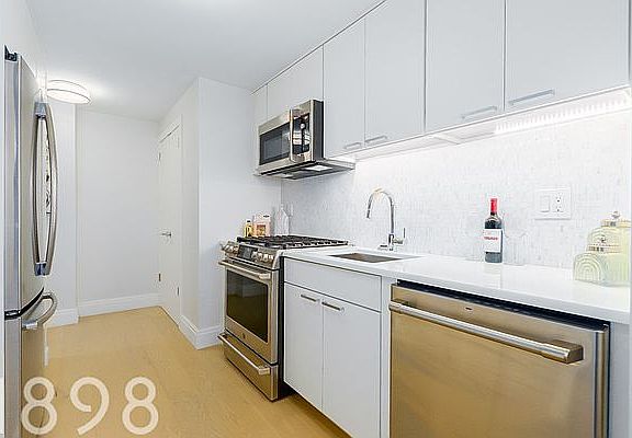 4th image of 160 W 97th St APT 9L