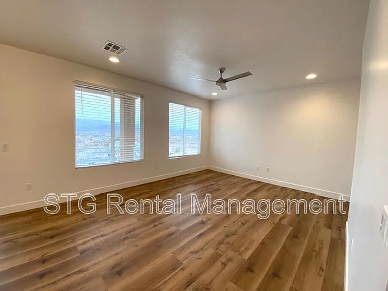 438 Stone Mountain Dr #52-A — Photo 3