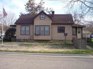803 N 3rd St, Guttenberg, IA 52052