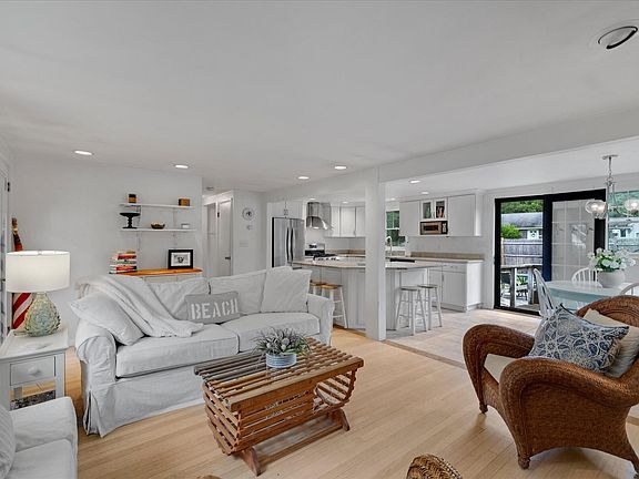 5th image of 209 Greenwood Avenue