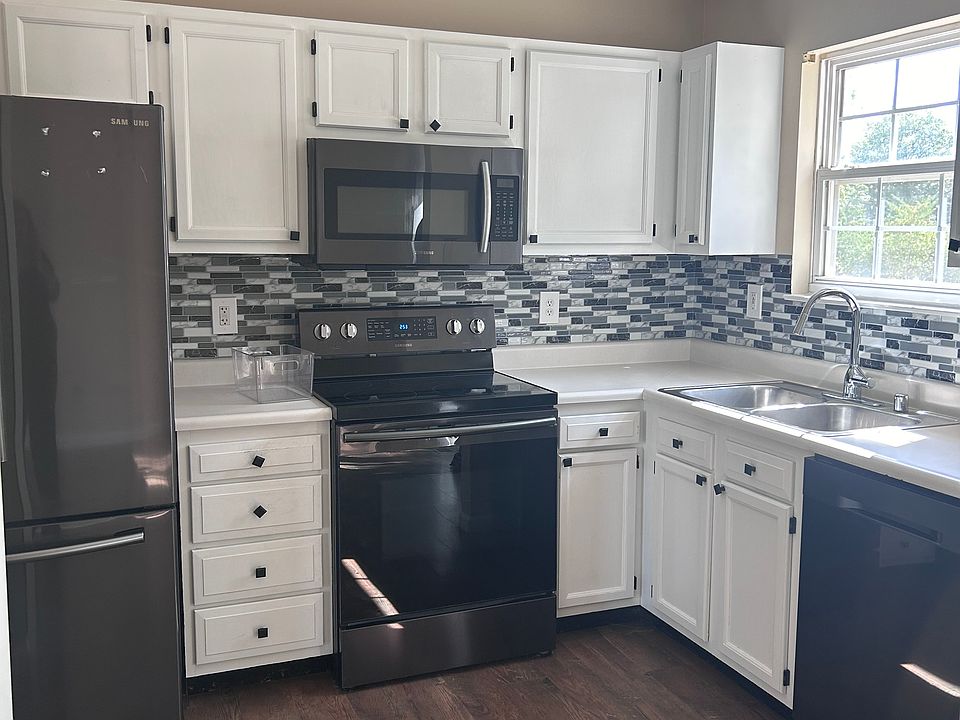2nd image of 3745 Sugarberry Dr