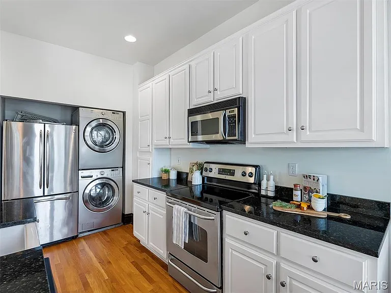 3548 Victor St #2W — Photo 17