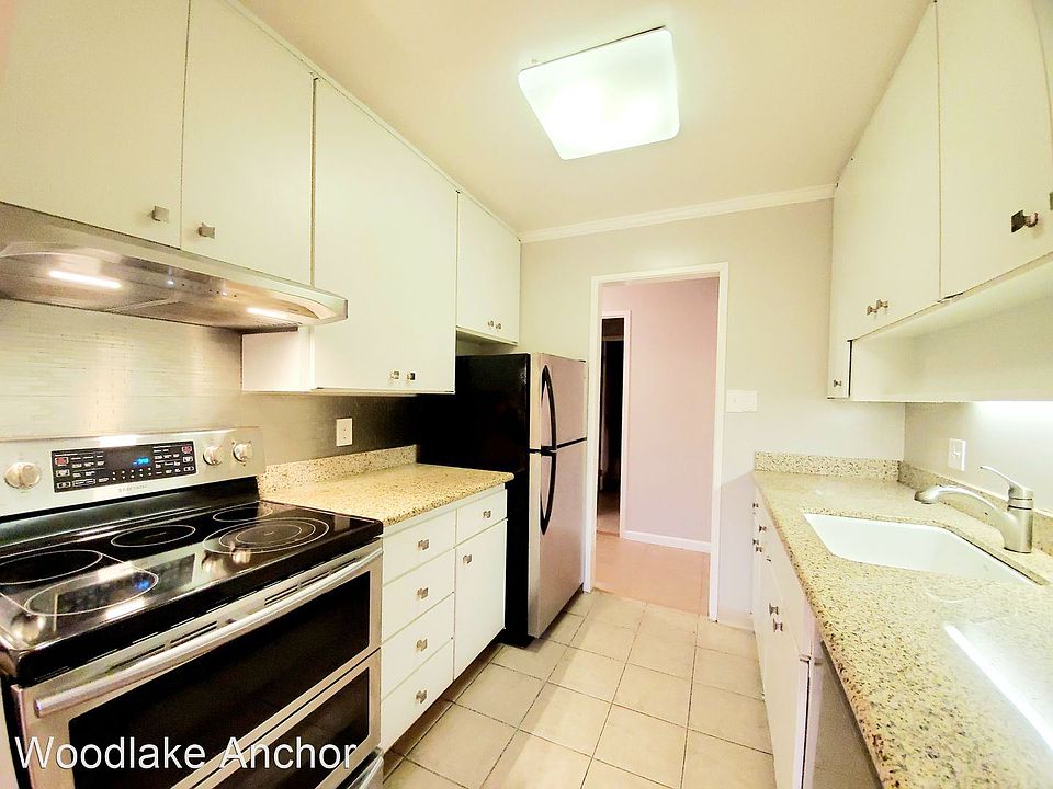 1st image of 820 N Delaware St APT 401